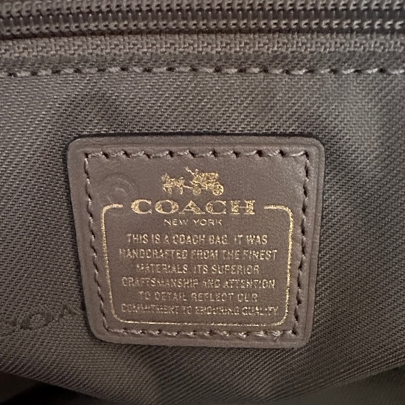 Coach Swagger Carryall Grey Pebble Leather Shoulder Bag with Two Tags - Picture 8 of 16